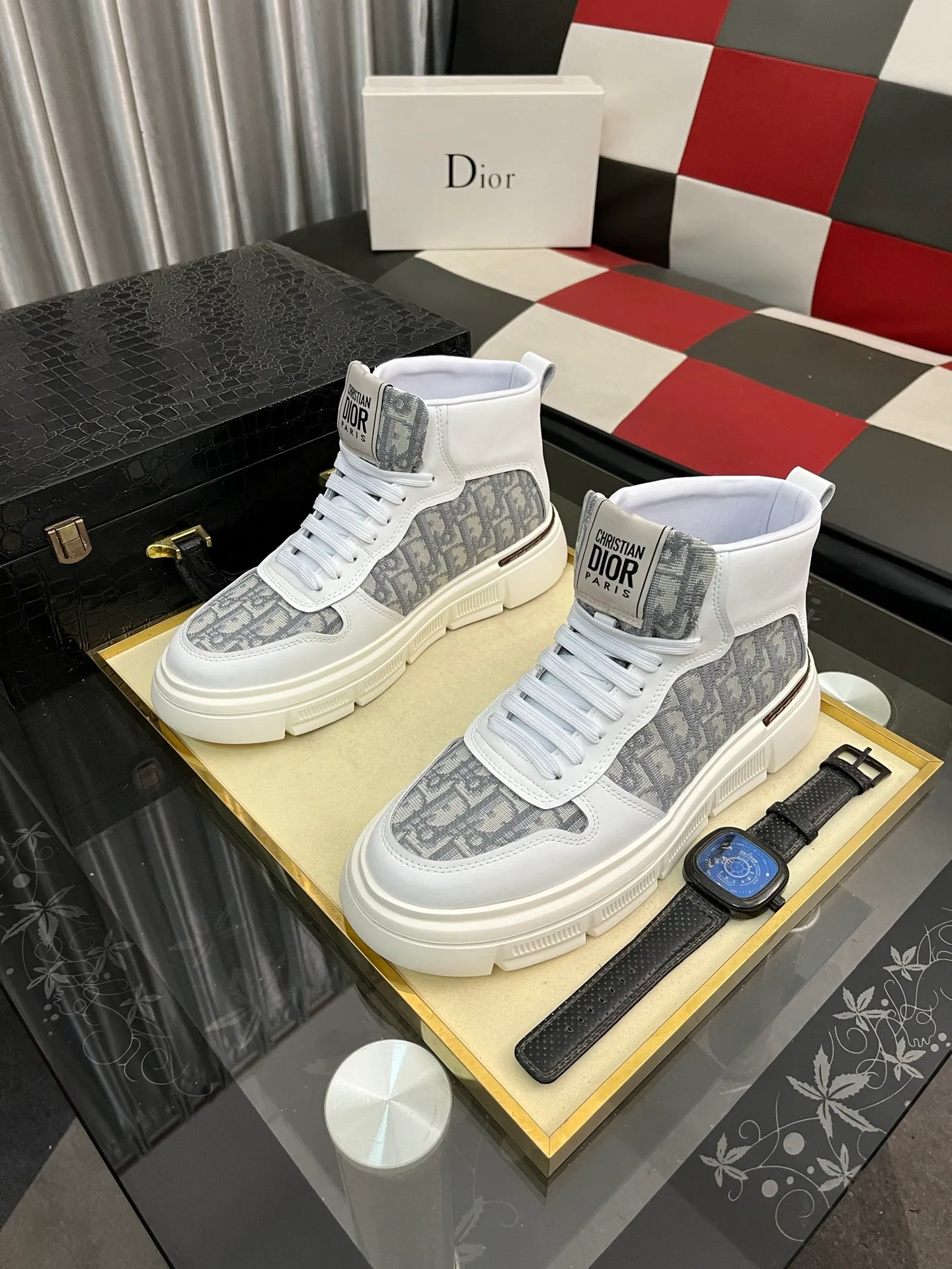 Men's shoes💰420⌚️⌚️[Dior] Dior's new men's genuine leather casual shoes, the highest version on the market, any comparison is welcome🆚! The original leather has excellent texture and is super high-end! Fetal sheep net lining imported from Italy, removable pad! Luxurious materials and fine workmanship, highly recommended! Code number: 38-442️⃣Colors available